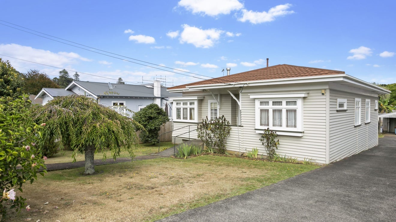 19 Peet Avenue, Royal Oak, Auckland - Carousel 1