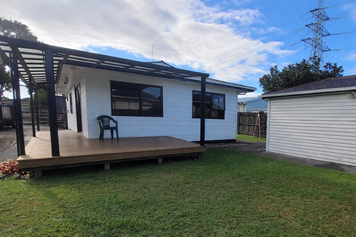 2/256 Porchester Road, Takanini, Auckland - Carousel 1