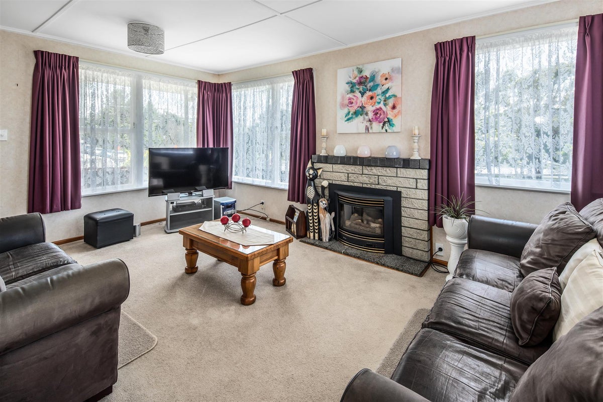 62 Beazley Avenue, Paparangi, Wellington - Carousel 2