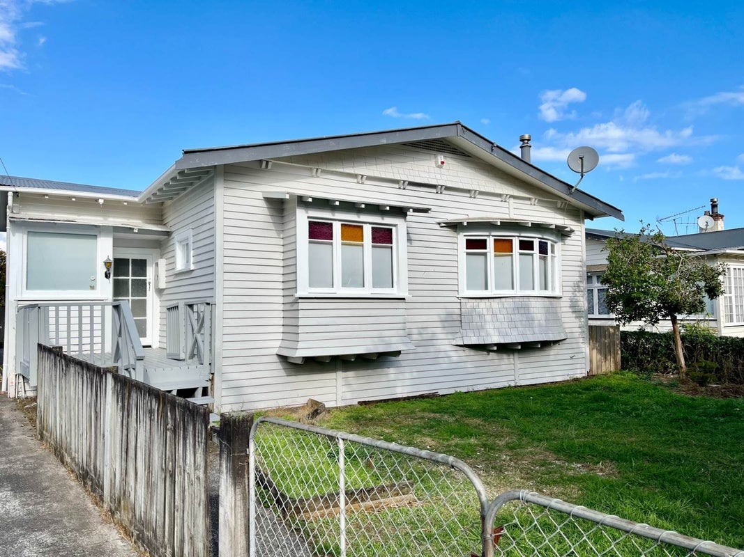 916 Mount Eden Road, Three Kings, Auckland - Carousel 1