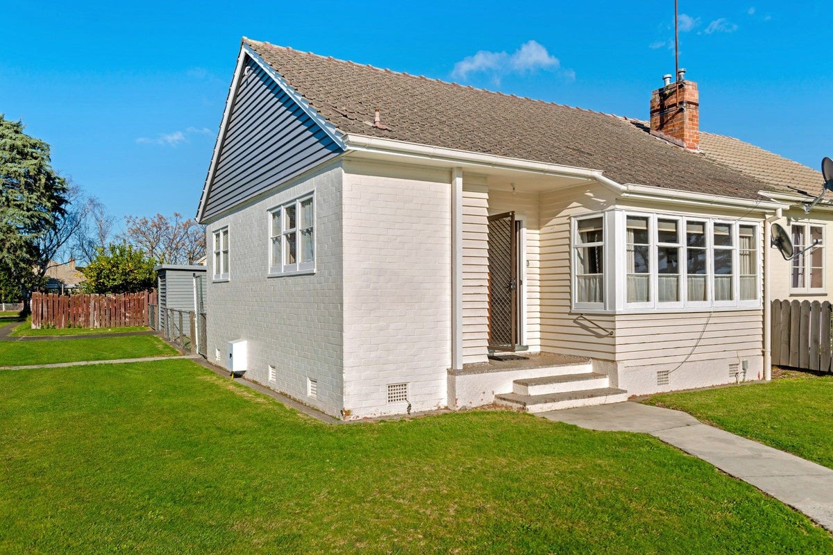 2 Townley Street, Te Hapara, Gisborne - Carousel 1