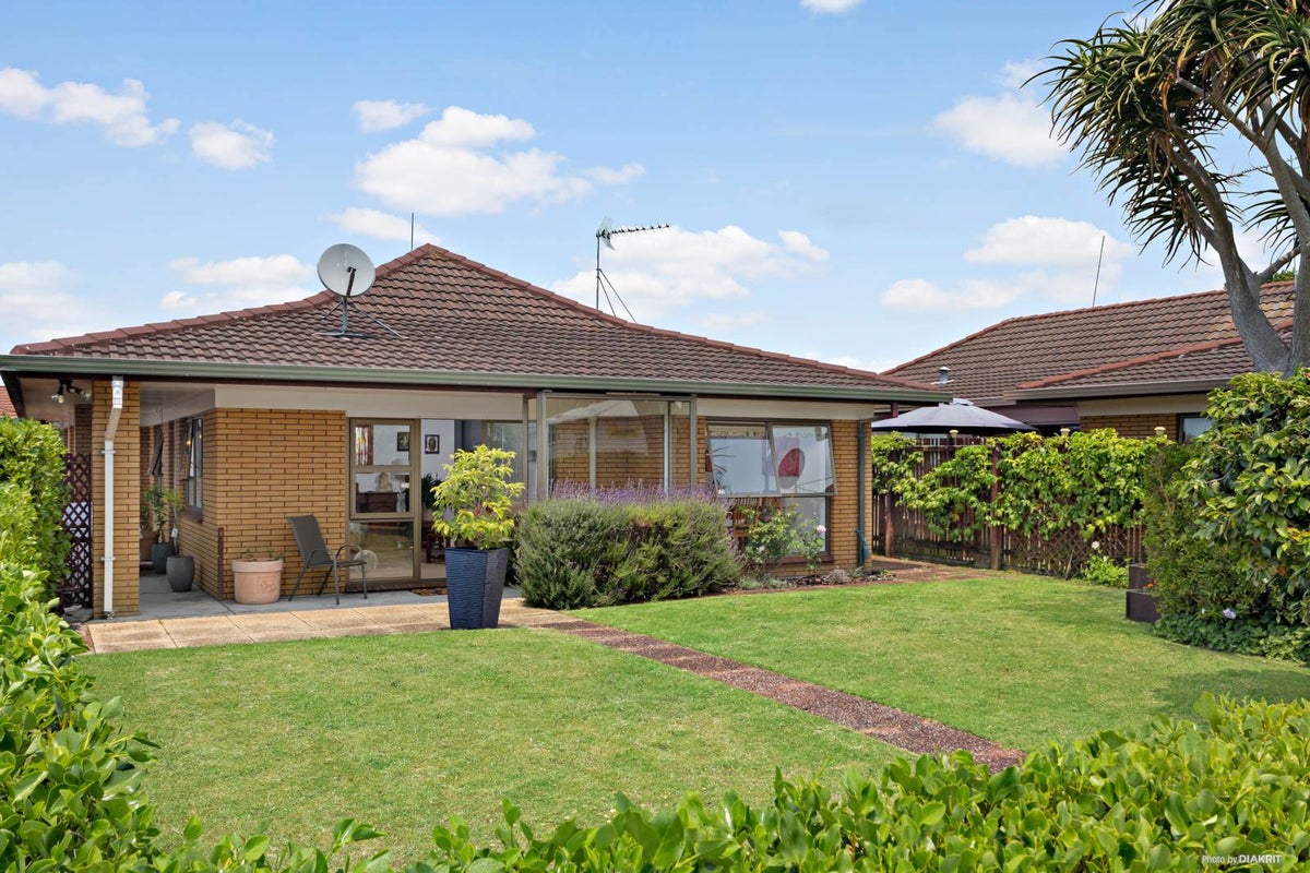 2/5 King Edward Avenue, Papakura, Auckland - Carousel 1