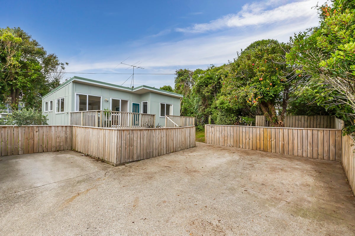 5A MEPHAM Place, Porirua East, Porirua - Carousel 18