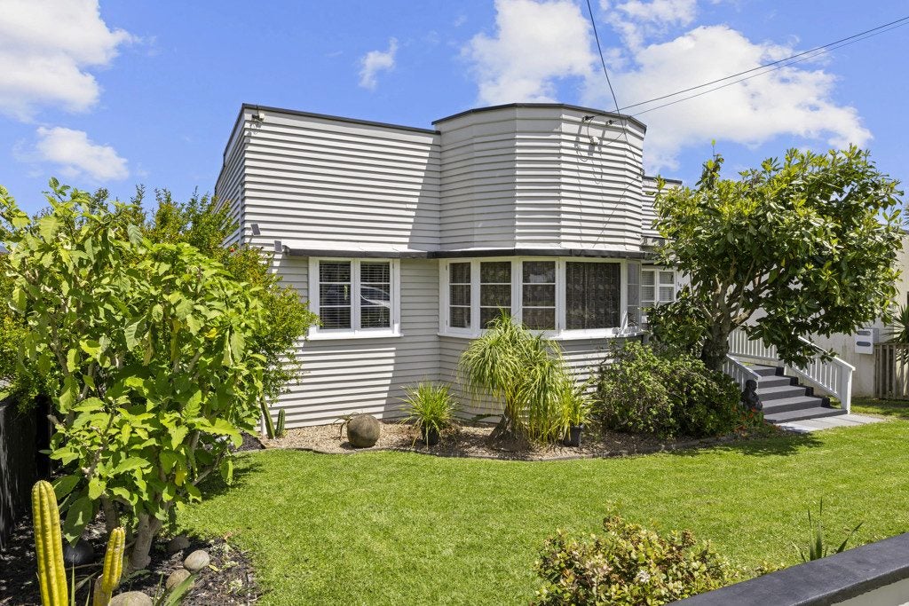 16 James Street, Raglan, Raglan - Carousel 2