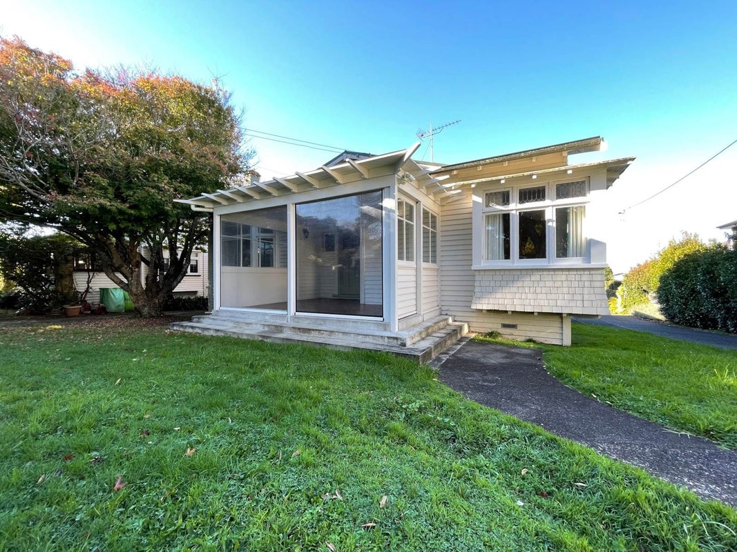 27 Raurenga Avenue, Royal Oak, Auckland - Carousel 2