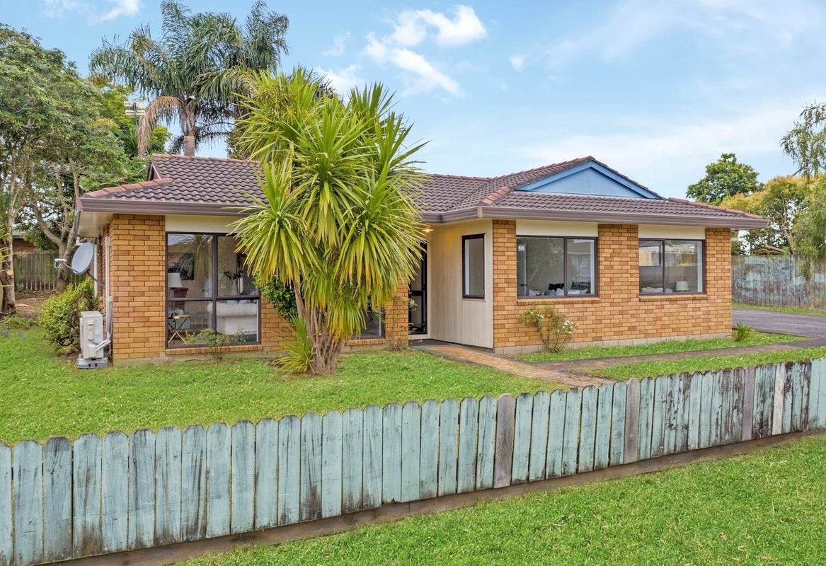 10 Jodie Place, Flat Bush, Auckland - Carousel 1