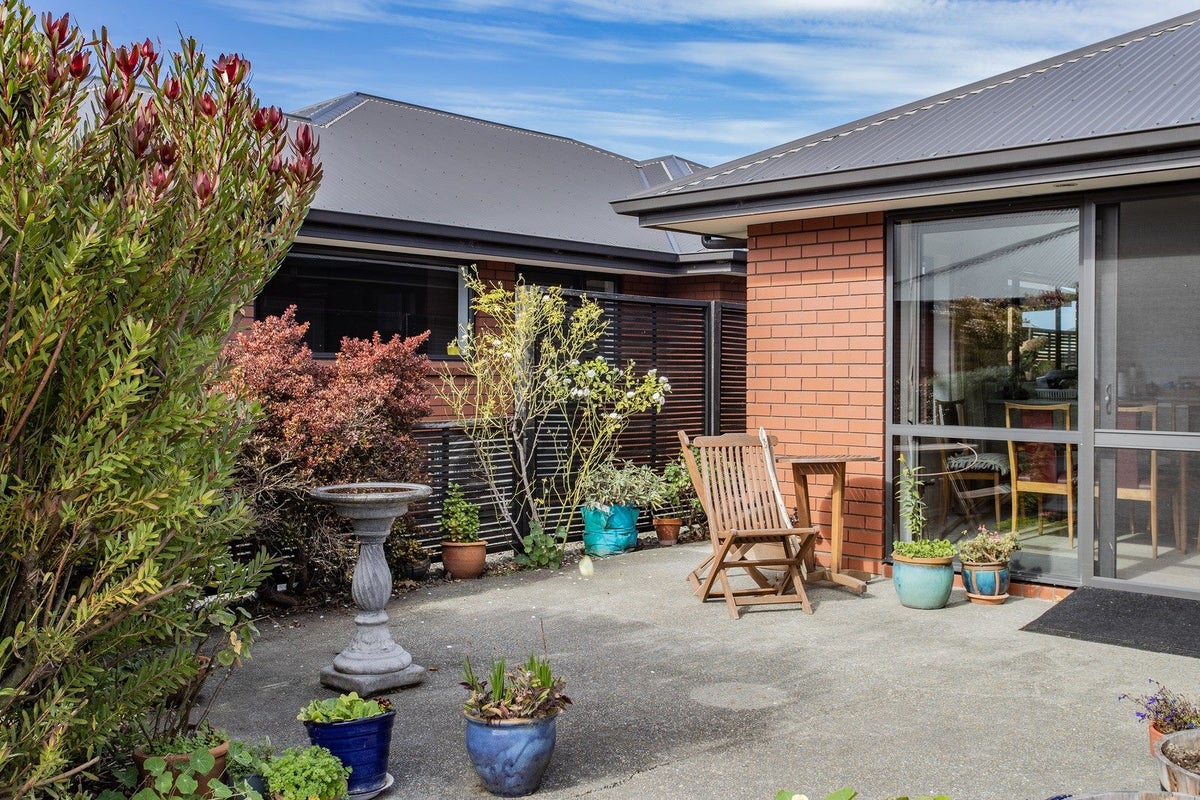 2/12 Bank Street, Amberley, Amberley - Carousel 12
