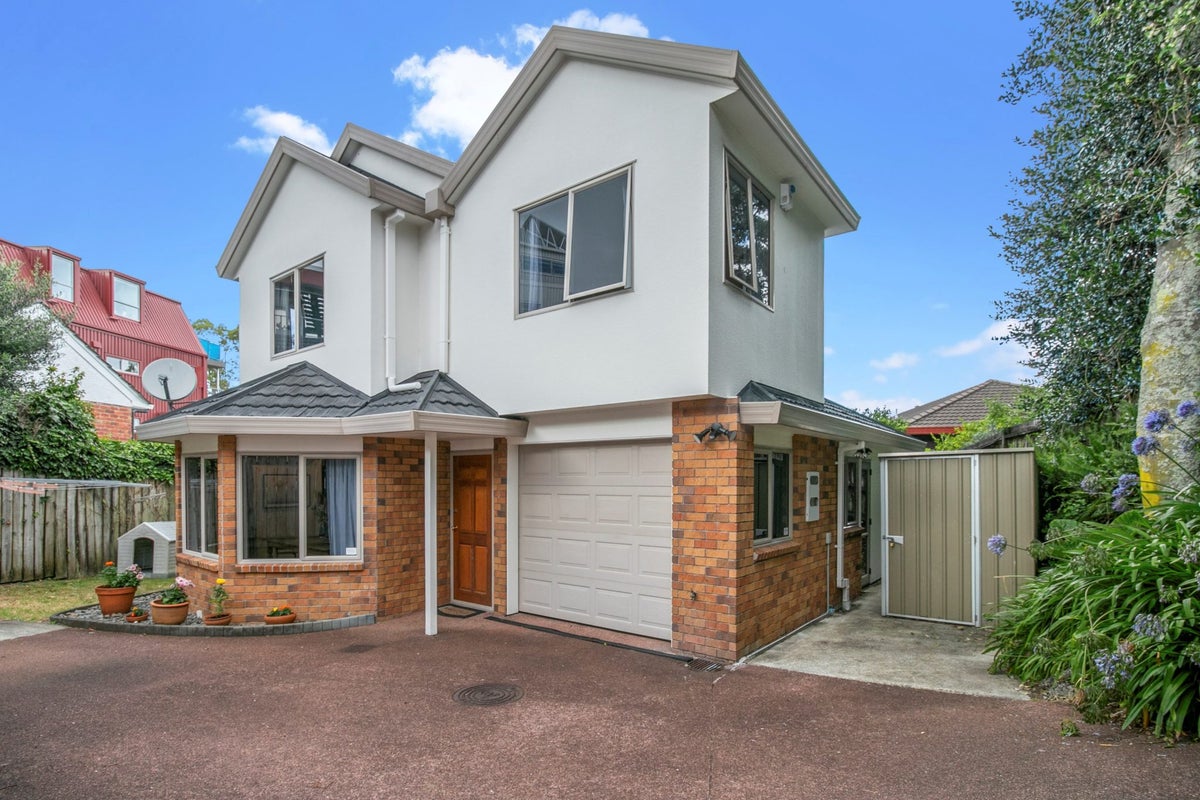 30A Aroha Avenue, Sandringham, Auckland - Carousel 1