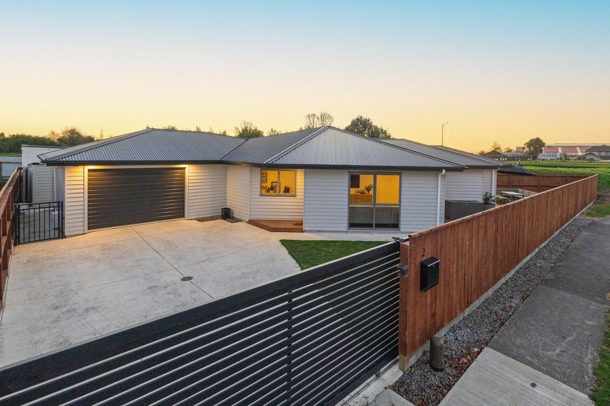 2C Seddon Street, Takaro, Palmerston North - Carousel 1
