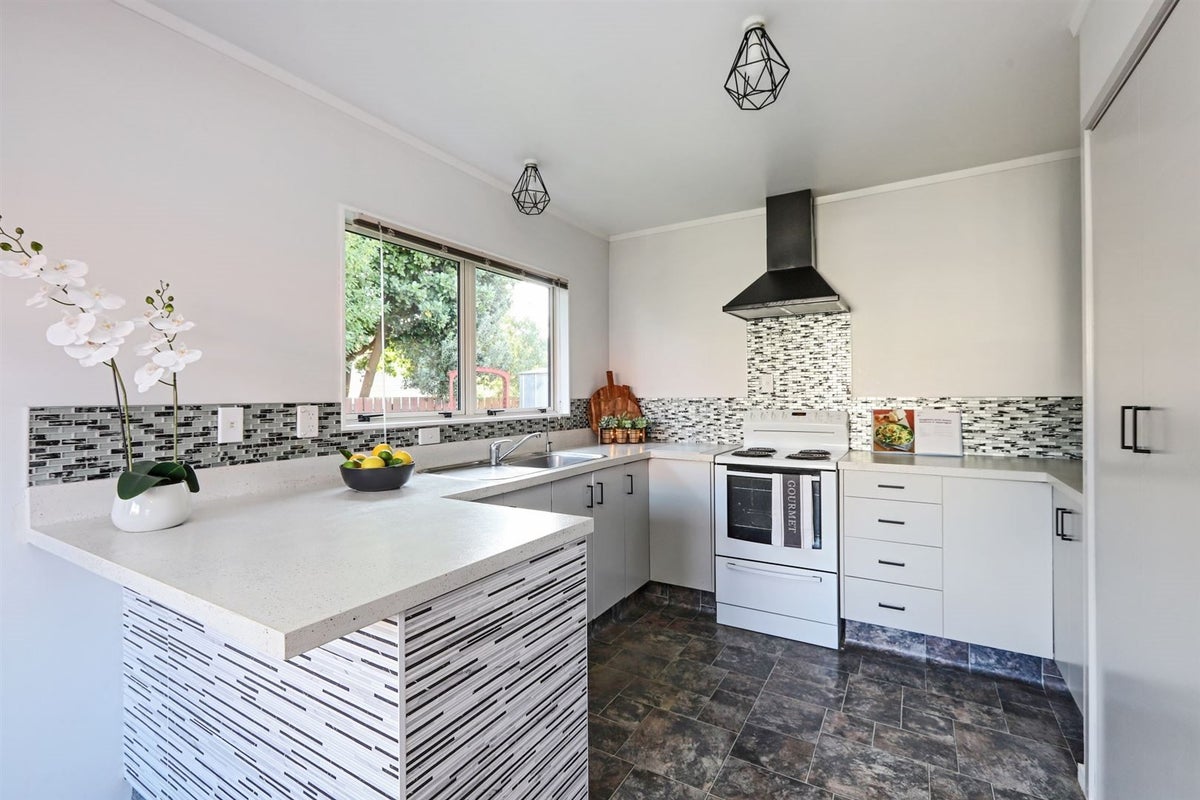 1310A Jellicoe Street, Mayfair, Hastings - Carousel 1