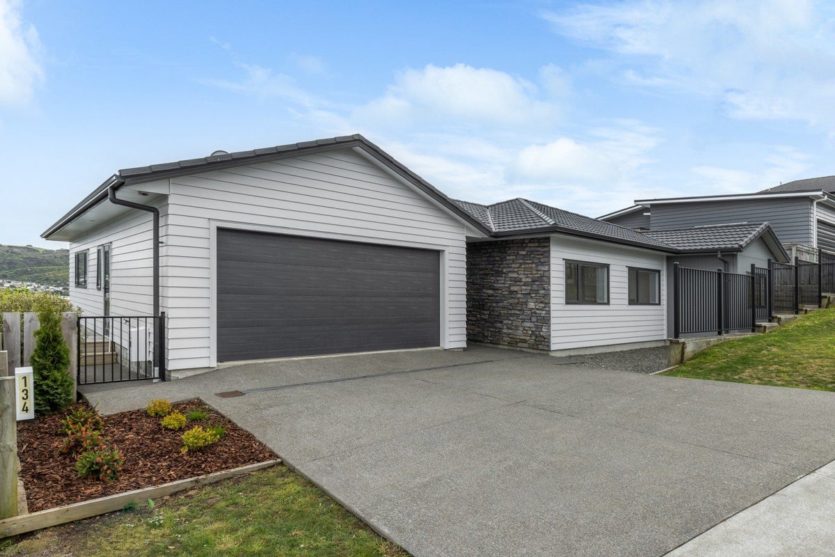 134 John Burke DR, Aotea, PORIRUA - Carousel 1