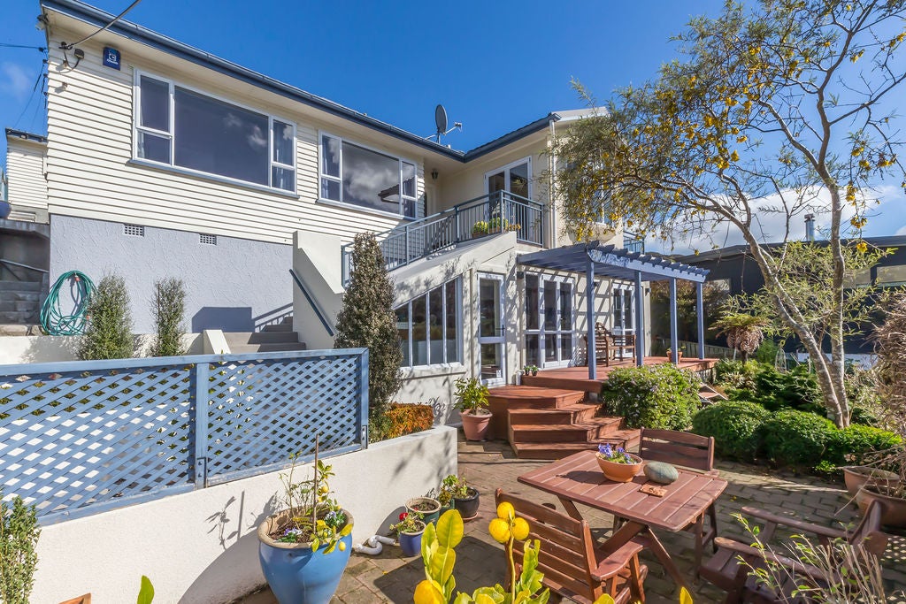 16 Aplin Terrace, Ngaio, Wellington - Carousel 1