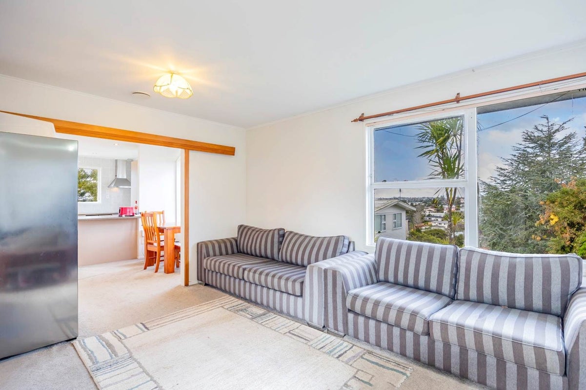12 Cassia Place, Sunnynook, Auckland - Carousel 2