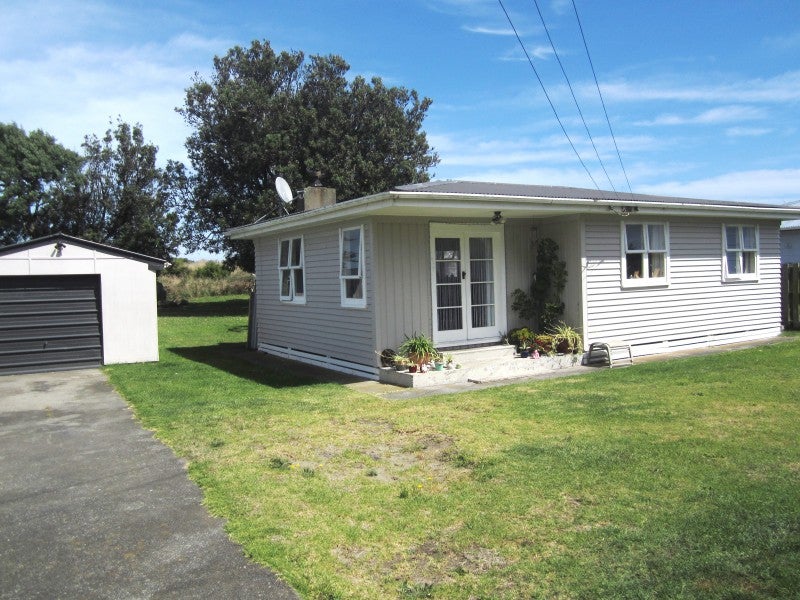 553 Waitarere Beach Road, Waitarere Beach, Levin - Carousel 1