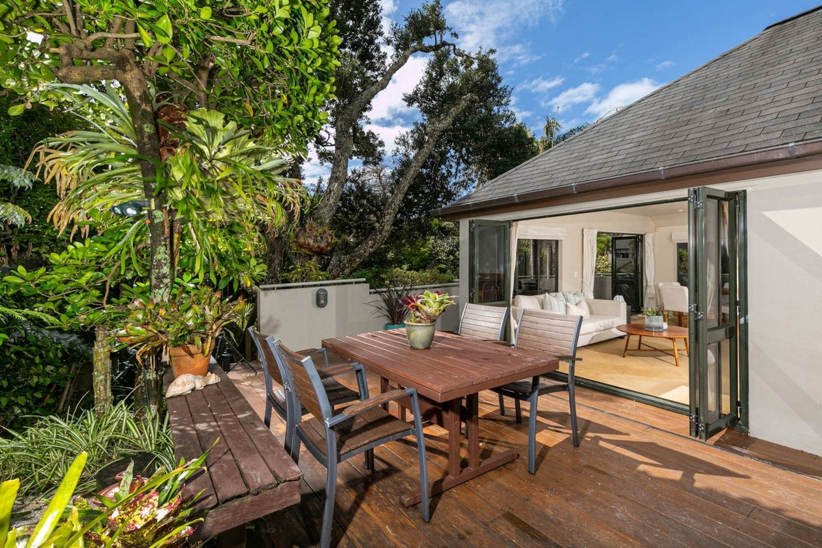 1/24 Heathcote Road, Castor Bay, Auckland - Carousel 1