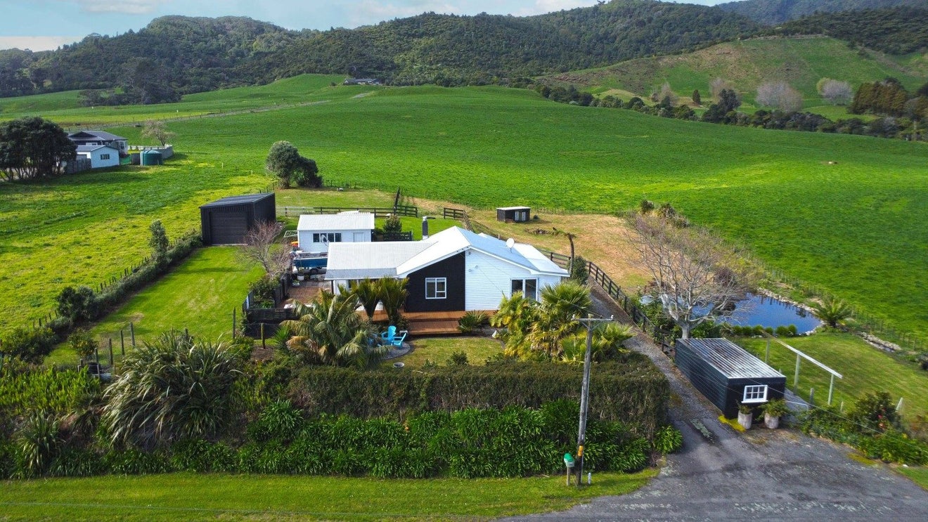 1385 South Road, Kaitake, New Plymouth - Carousel 2