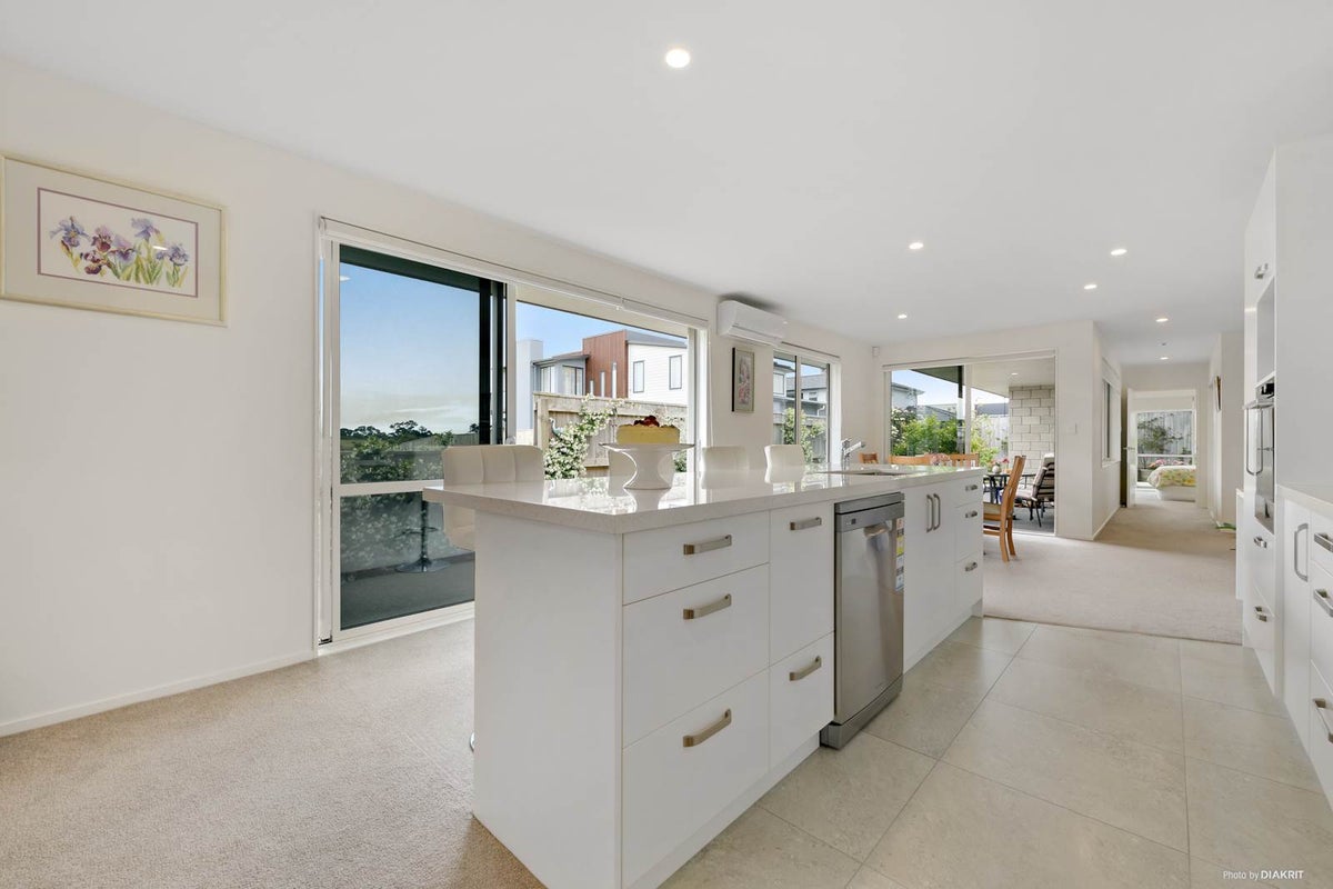 13 Valkyrie Lane, Beachlands, Auckland - Carousel 2