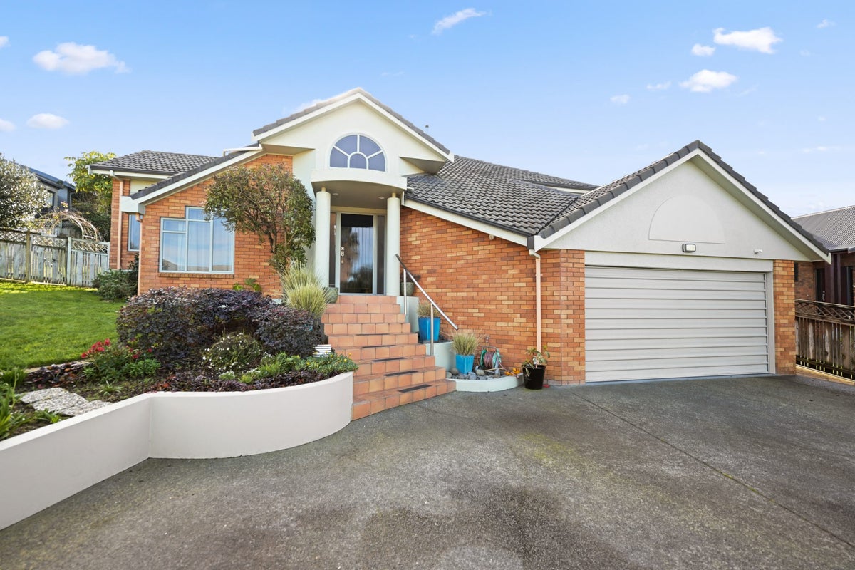 18 Munro Place, Flagstaff, Hamilton - Carousel 1
