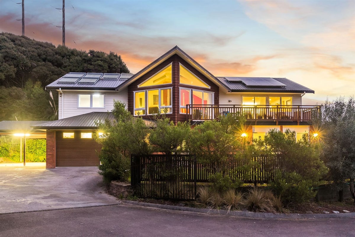 9 Botany Lane, Whitby, Porirua - Carousel 2