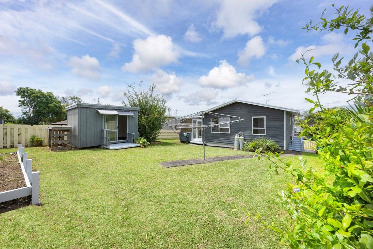 20 Rosewarne Crescent, Glendene, Auckland - Carousel 1