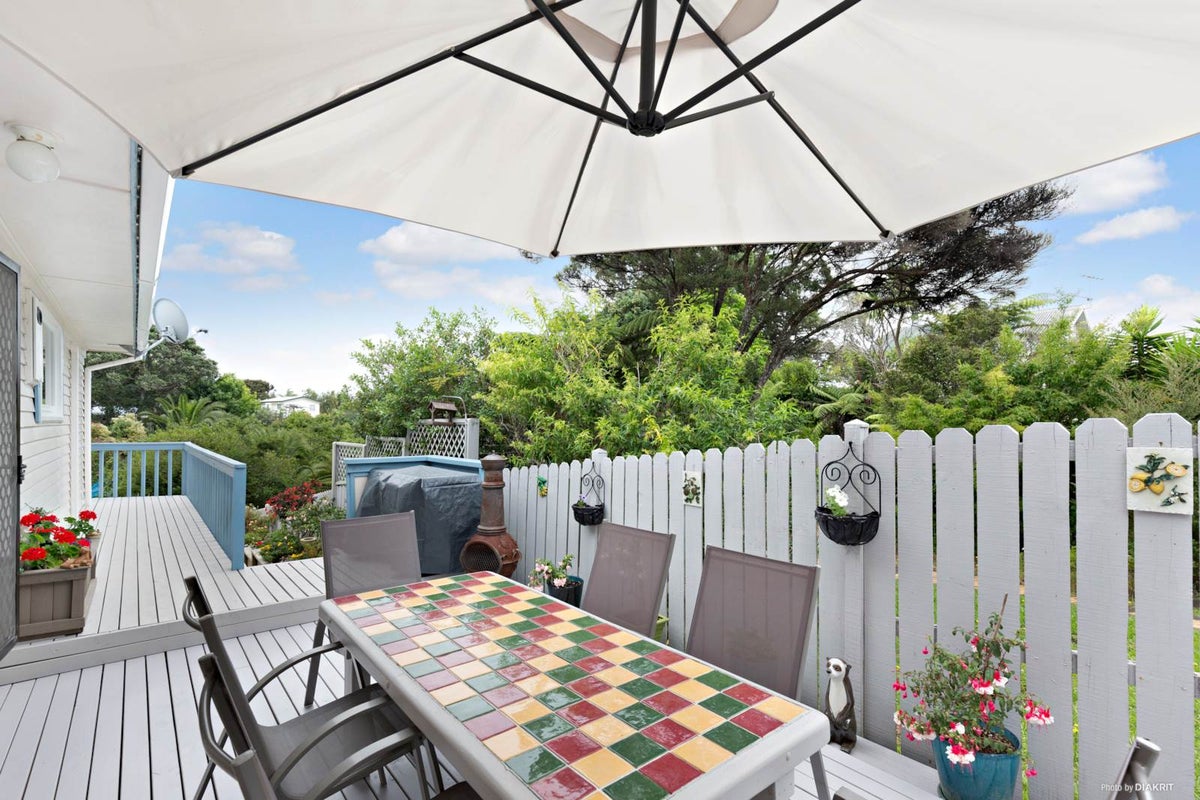 2/17 Gazelle Avenue, Beach Haven, Auckland - Carousel 2