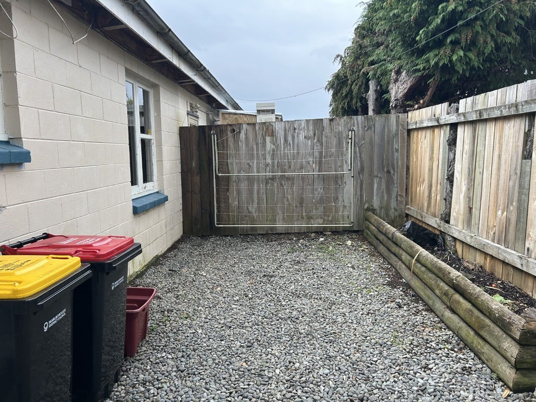 1/205 Waikawa Road, Waikawa, PICTON - Carousel 11