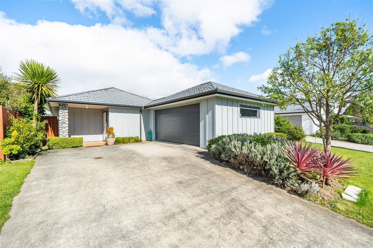 85 Farmer Crescent, Taita, Lower Hutt - Carousel 1