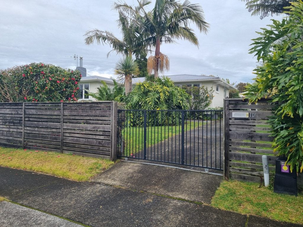 10 Bristol Avenue, Brookfield, Tauranga - Carousel 1