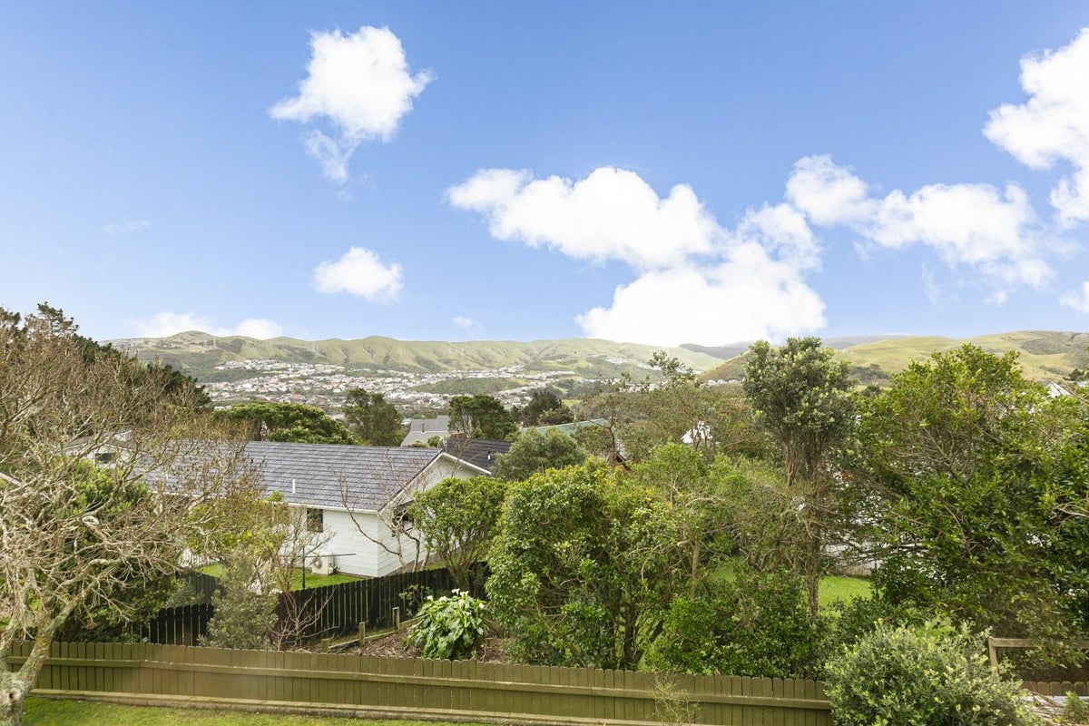 6 Dominica Crescent, Grenada Village, Wellington - Carousel 13