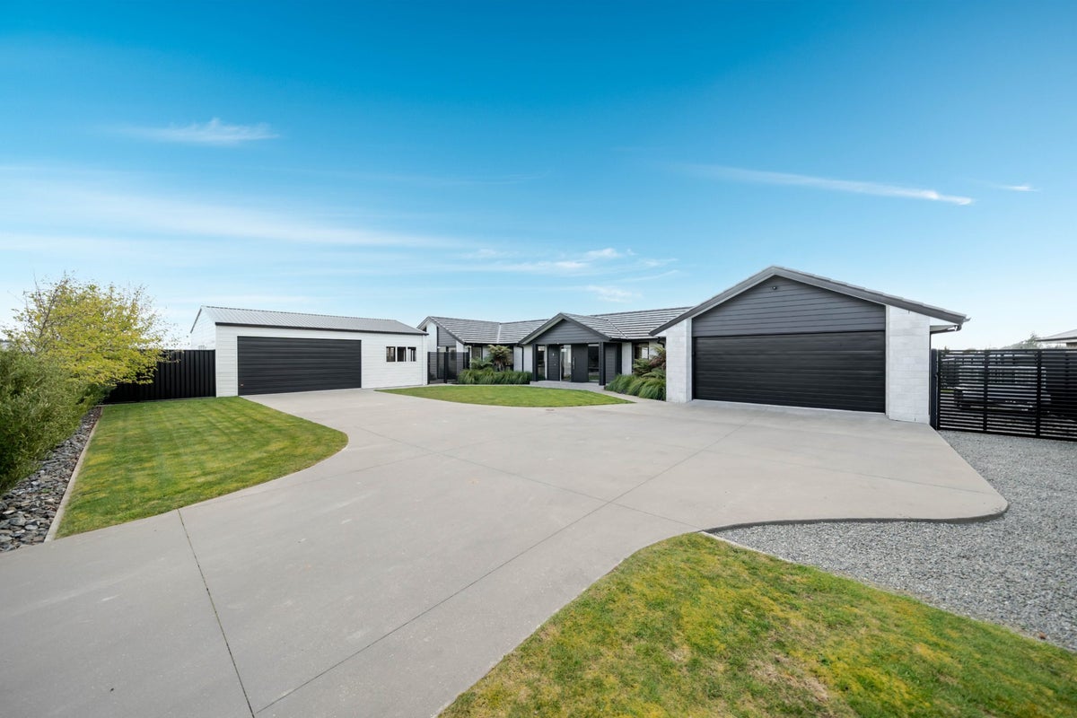 9 Pegasus Place, Seaward Bush, Invercargill, Southland - Carousel 1