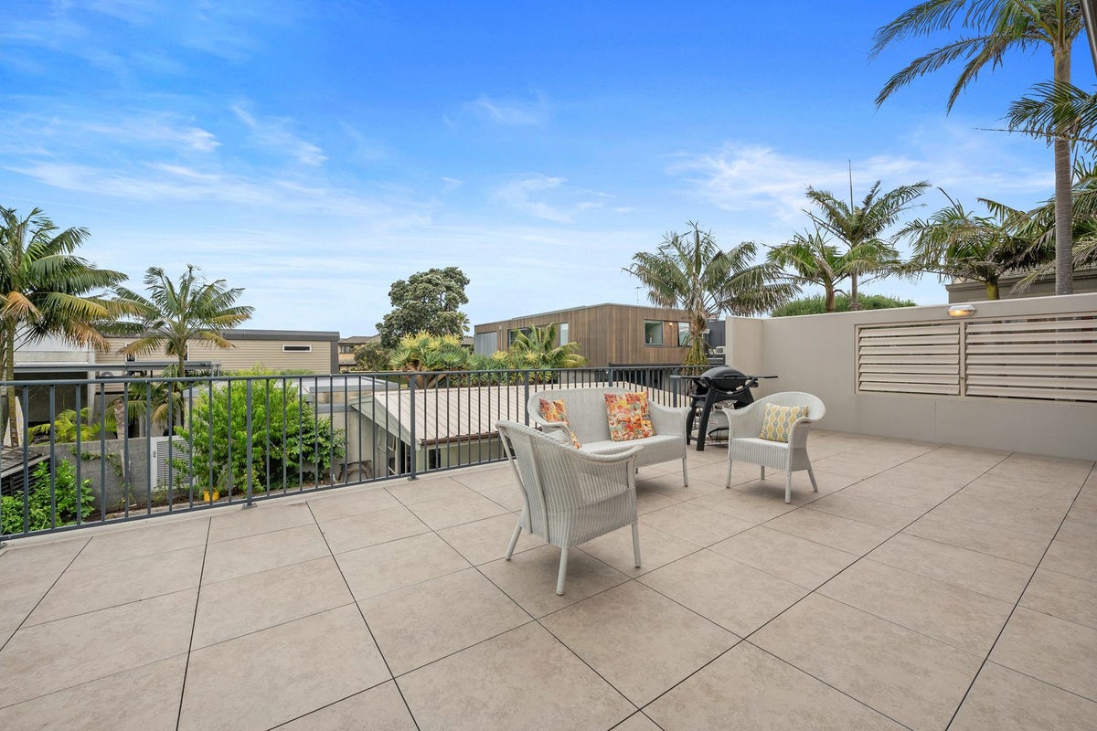 31 Ocean View Road, Milford, Auckland - Carousel 1