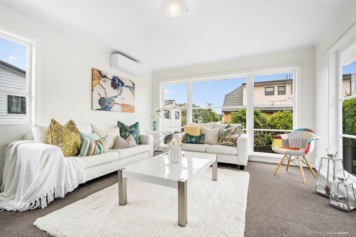 2/76 Nelson Street, Howick, Auckland - Carousel 2