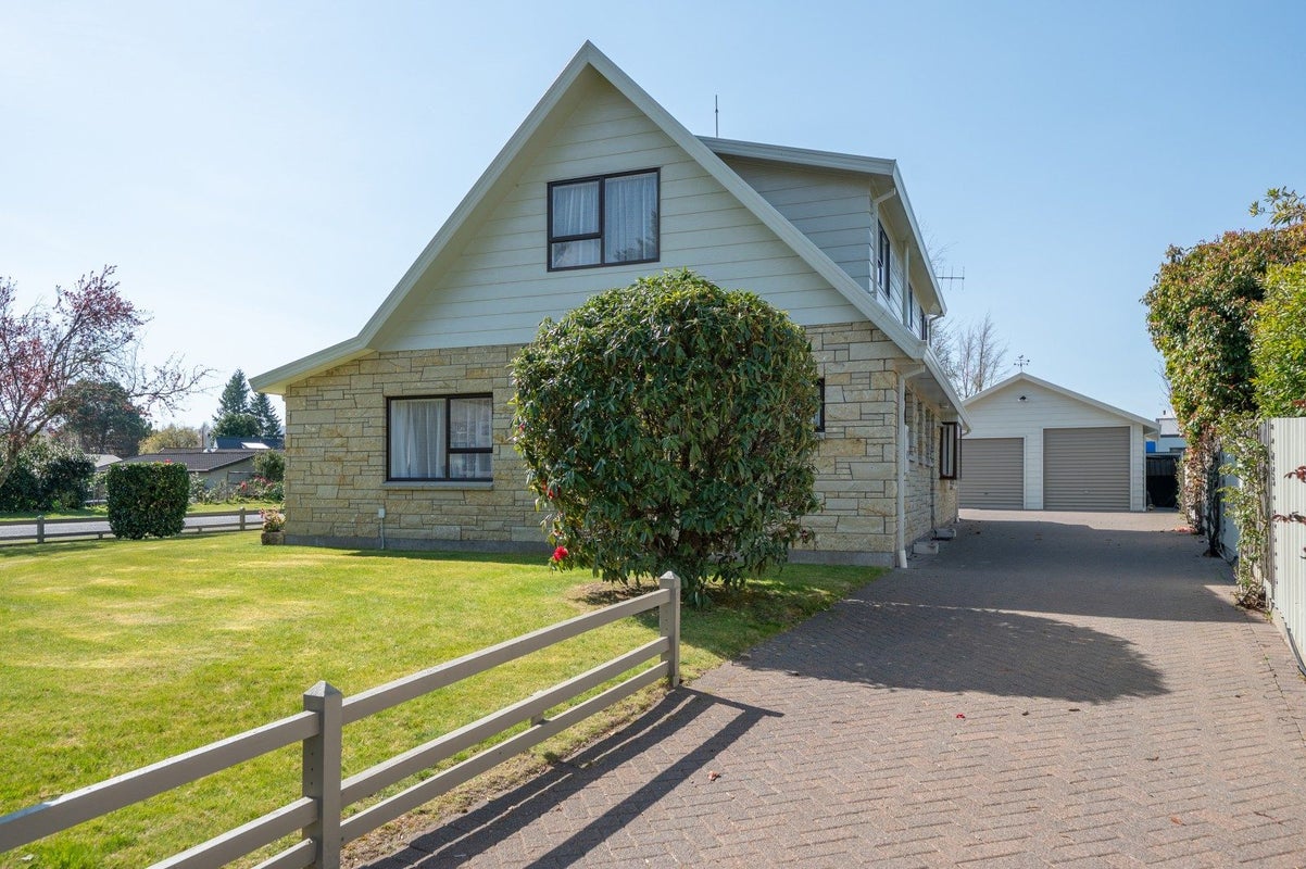 2 Gibbs Place, Kinloch, Taupo - Carousel 2
