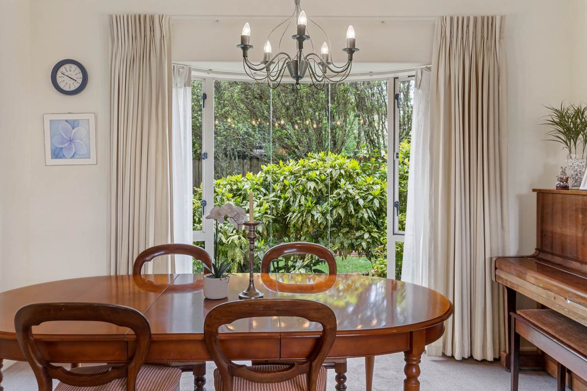 8 Napa Court, Shamrock Park, Auckland - Carousel 1