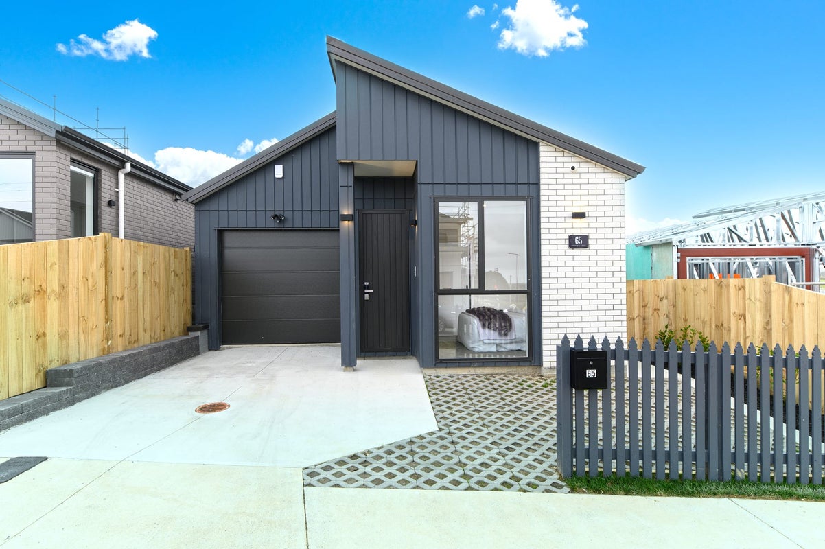65 Horokaka Street, Massey, Auckland - Carousel 1
