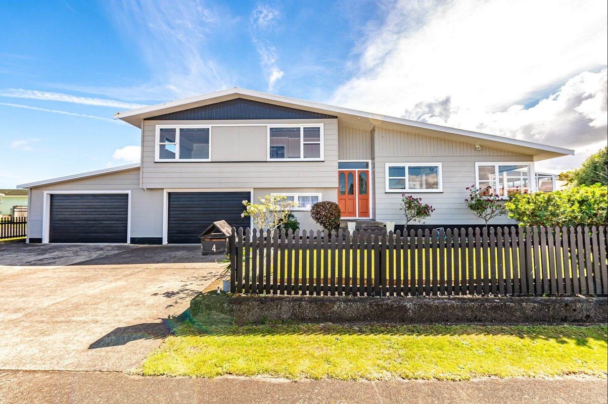 4 Lindsey Crescent, Springvale, Whanganui - Carousel 2
