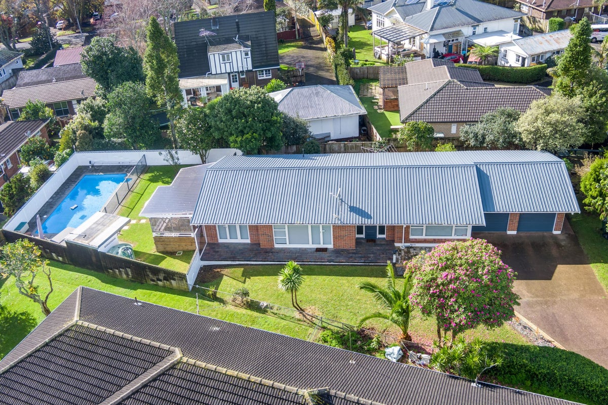 30 Grande Vue Road, Hill Park, Manukau City, Auckland - Carousel 1