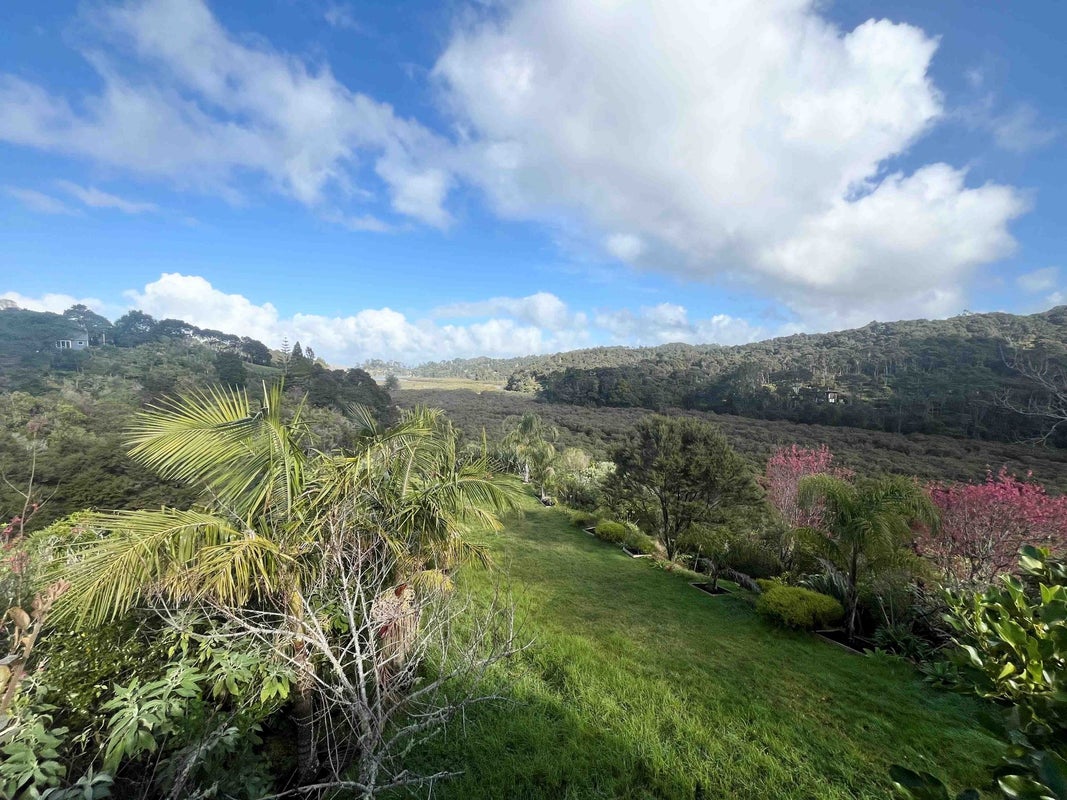 2 Landing Road, Titirangi, Auckland - Carousel 13