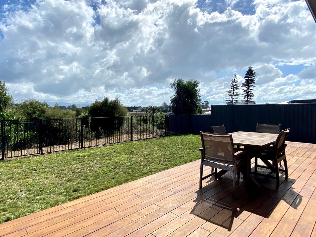 1/3 Carriage Close, Northpark, Auckland - Carousel 2
