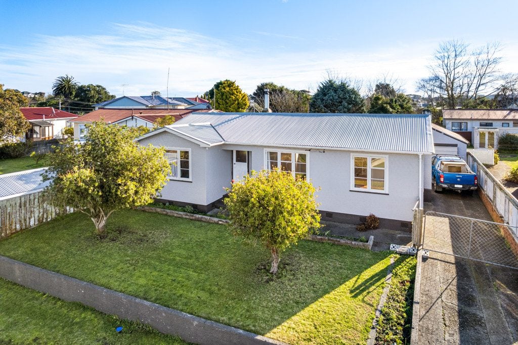 12 Burns Street, Tawhero, Whanganui - Carousel 1