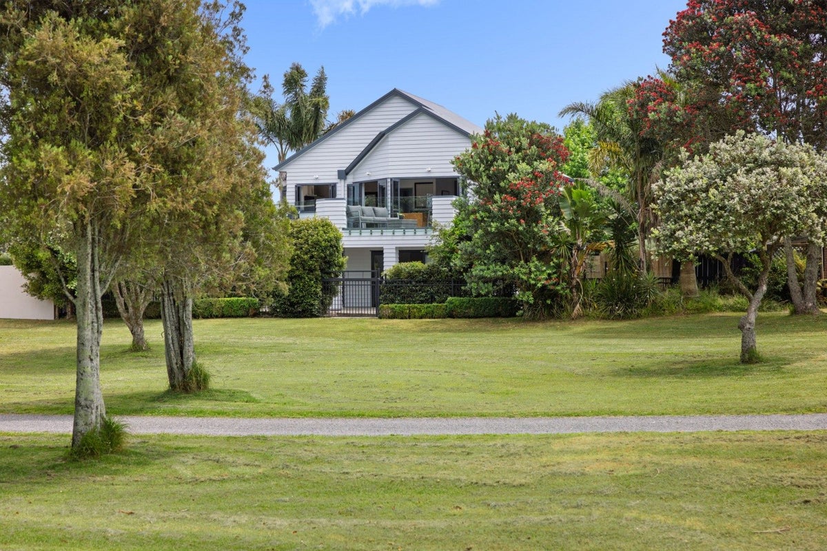 16 Santa Barbara Drive, Papamoa Beach, Papamoa - Carousel 1