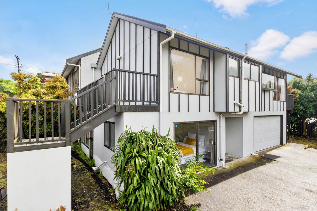 180 Edmonton Road, Te Atatu South, Auckland - Carousel 1