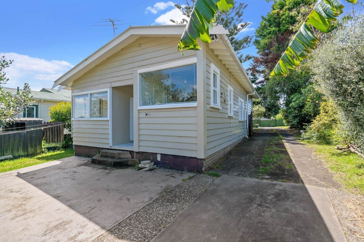 6 Nikau Street, New Lynn, Auckland - Carousel 2