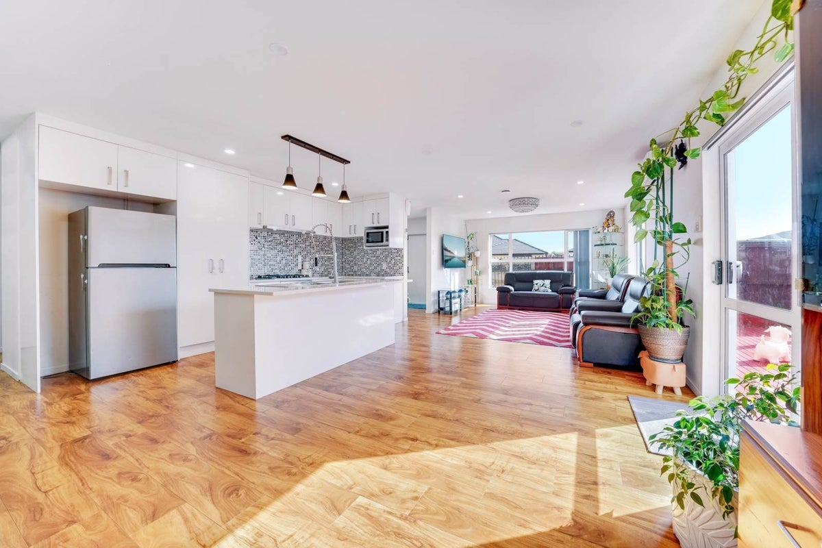 16 Softwood Avenue, Takanini, Auckland - Carousel 2