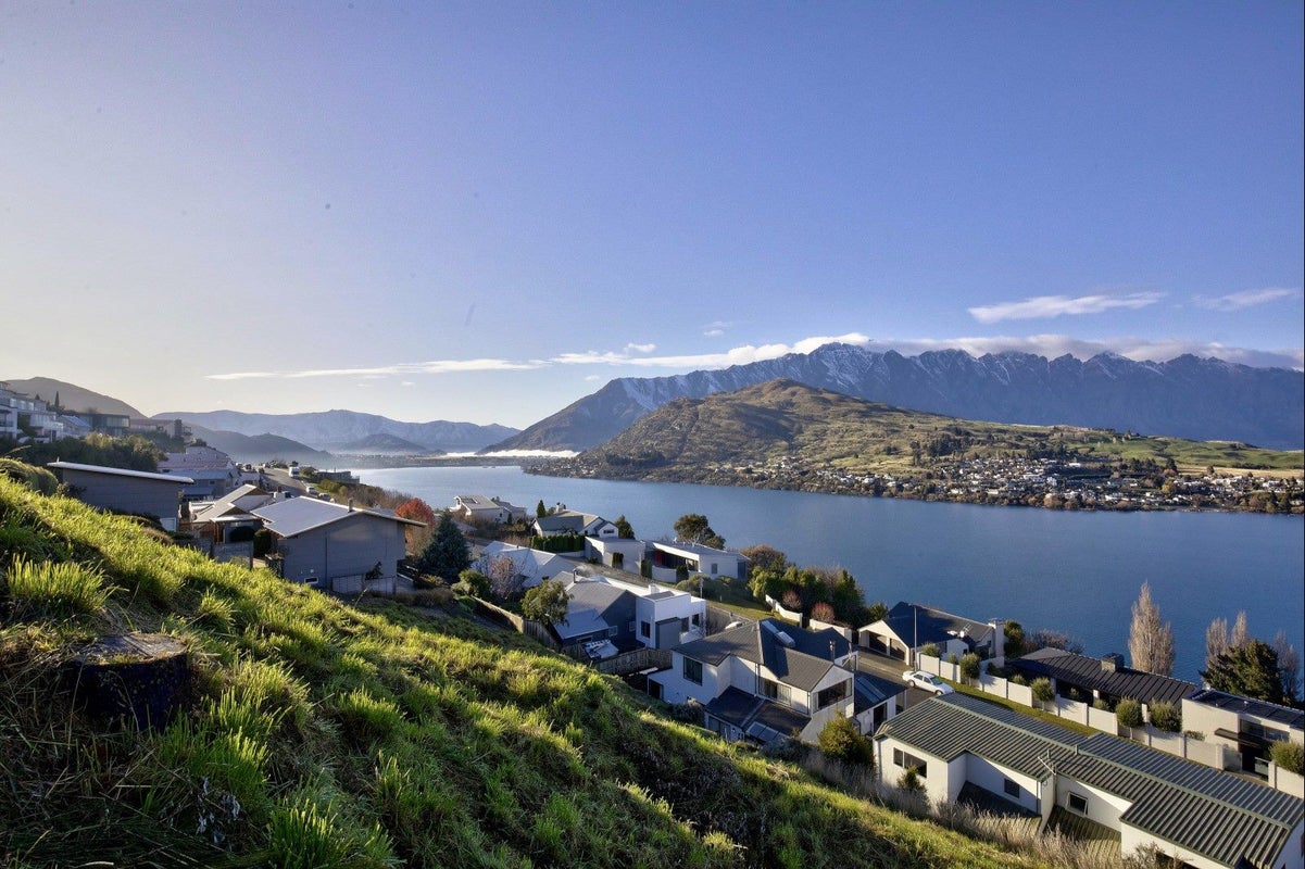 8 Peregrine Place, Queenstown, Queenstown - Carousel 2