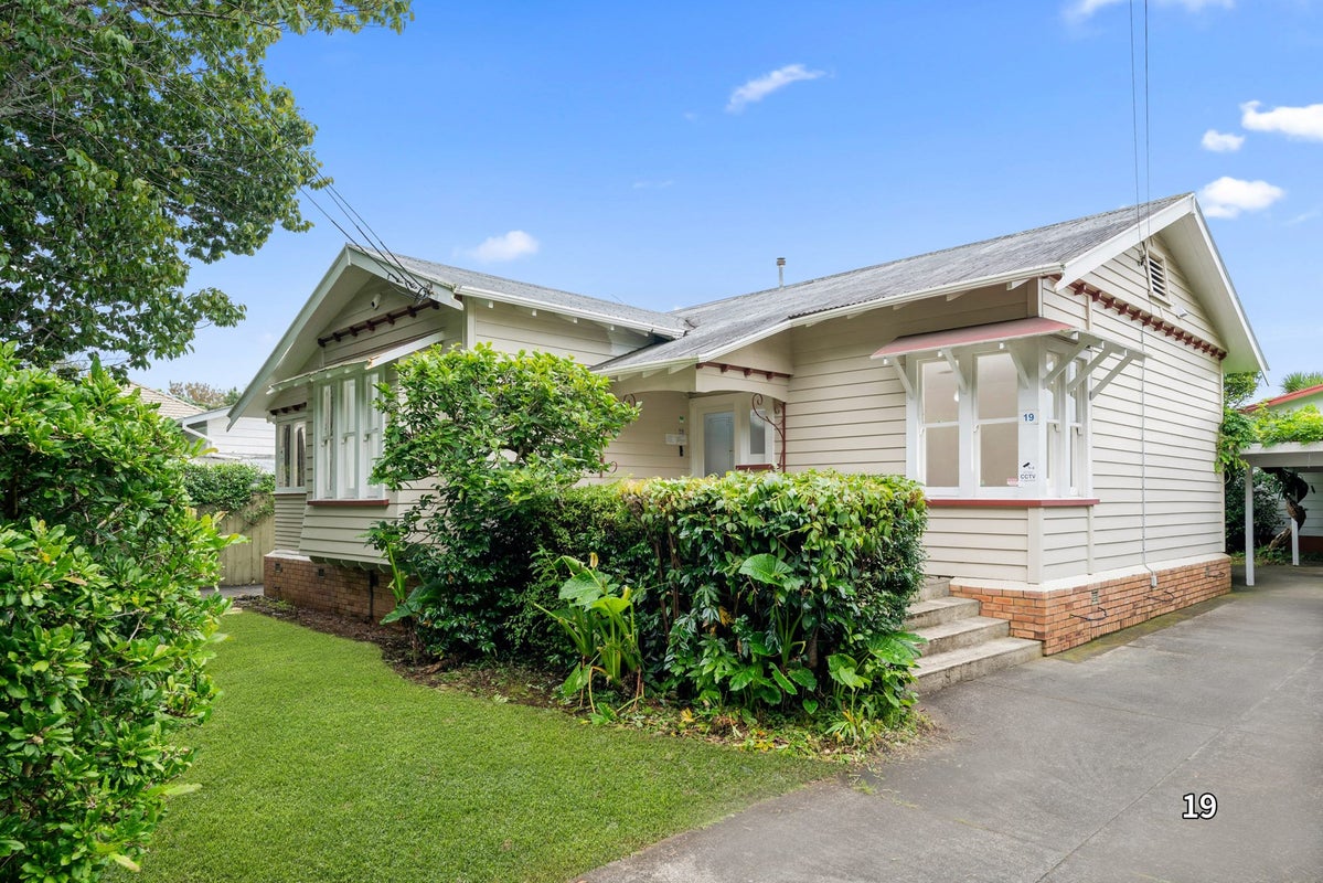19 Oak Street, Royal Oak, Auckland - Carousel 2