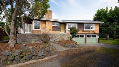 46 Fenwick Crescent, Hillcrest, Hamilton - Carousel 1