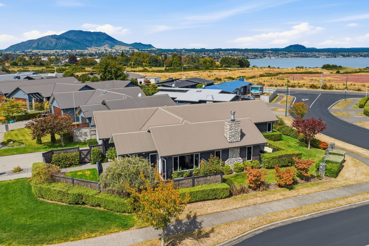 1 The Circle, Nukuhau, Taupo - Carousel 32