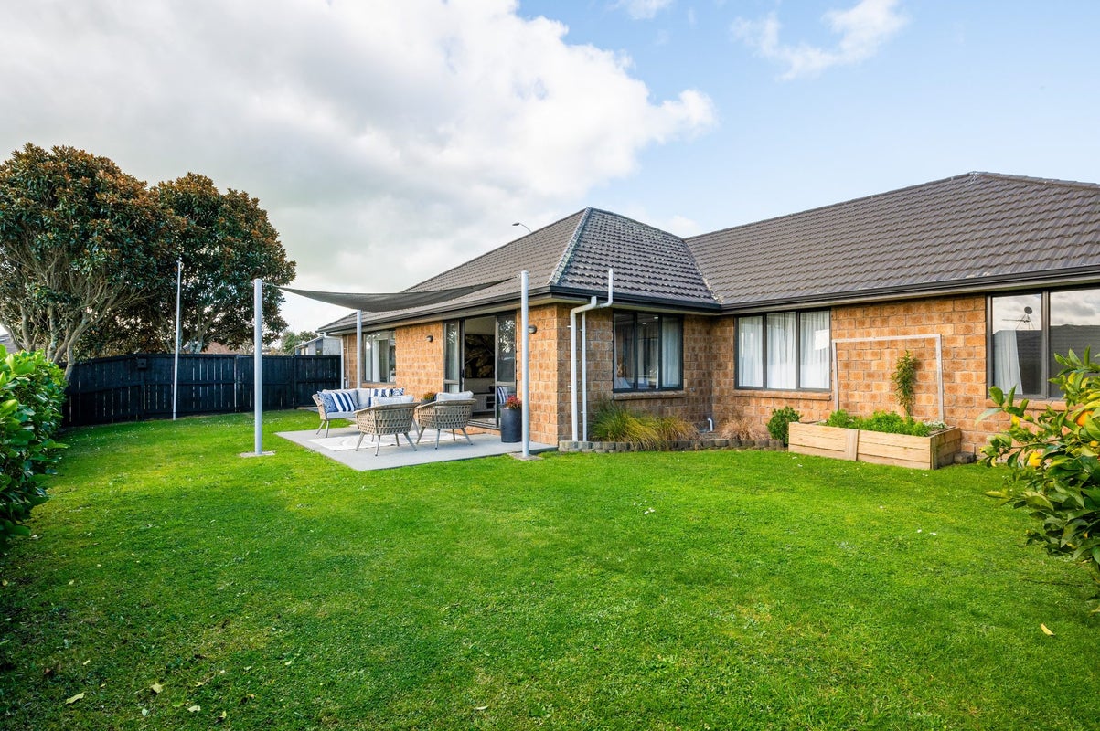 51 Magellan Rise, Flagstaff, Hamilton - Carousel 2
