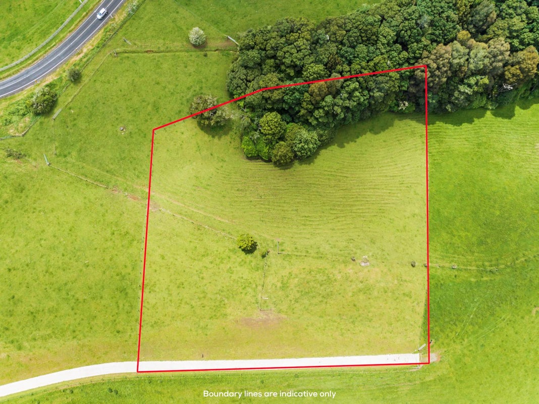 5 Bush Road, Waiatarua, Auckland - Carousel 2